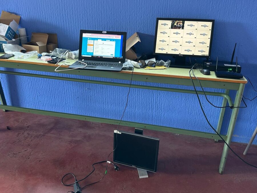 Mesa de trabajo durante la configuración