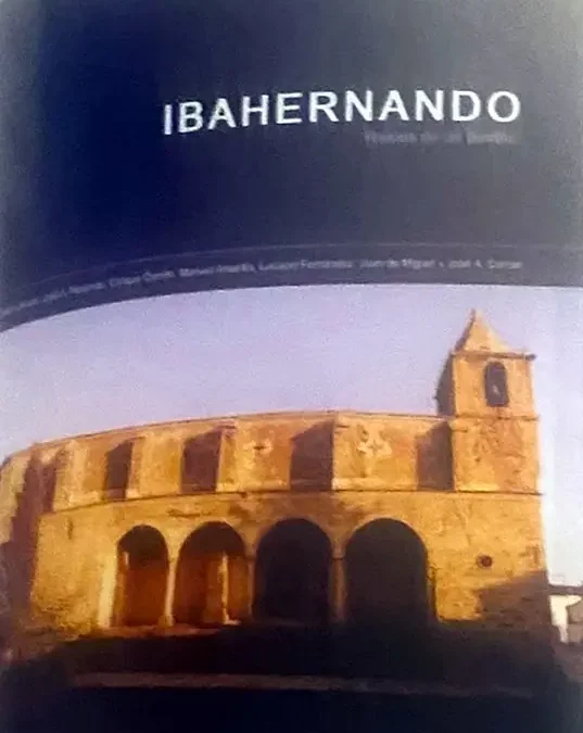 Portada del libro: la palabra IBAHERNANDO en mayúsculas sobre cielo oscuro y un templo de piedra dorada iluminado.