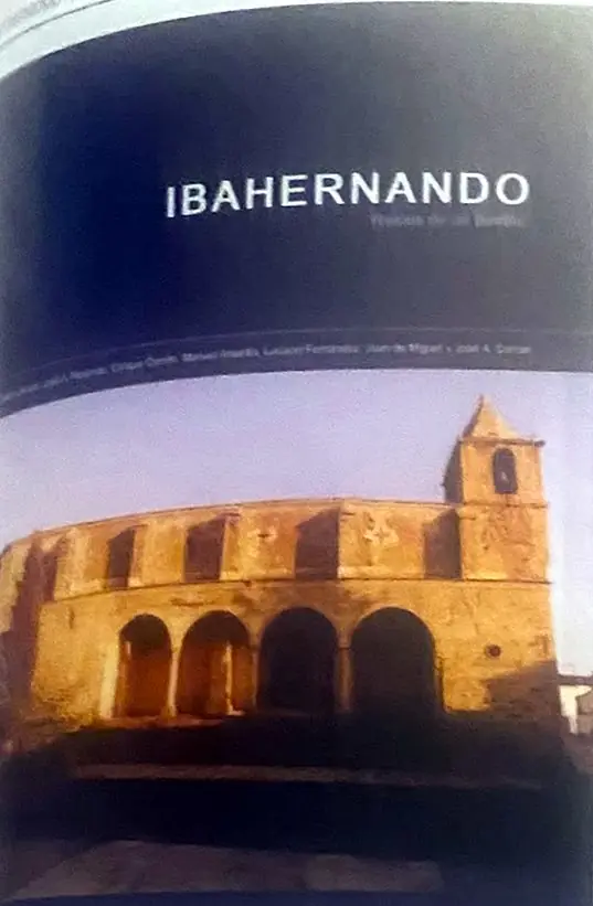 Portada del libro: la palabra IBAHERNANDO en mayúsculas sobre cielo oscuro y un templo de piedra dorada iluminado.